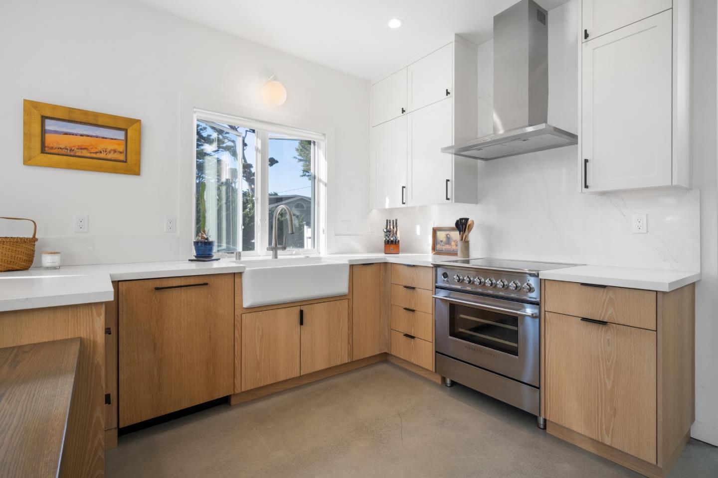 Detail Gallery Image 11 of 56 For 239 Beach St, Moss Beach,  CA 94038 - 3 Beds | 3 Baths