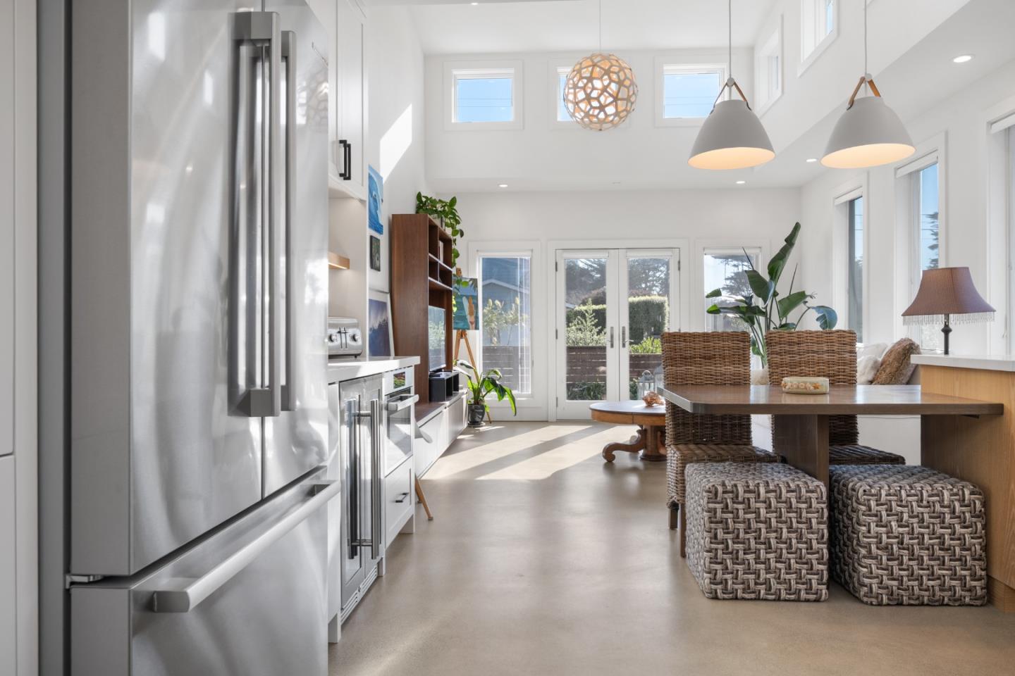 Detail Gallery Image 16 of 56 For 239 Beach St, Moss Beach,  CA 94038 - 3 Beds | 3 Baths