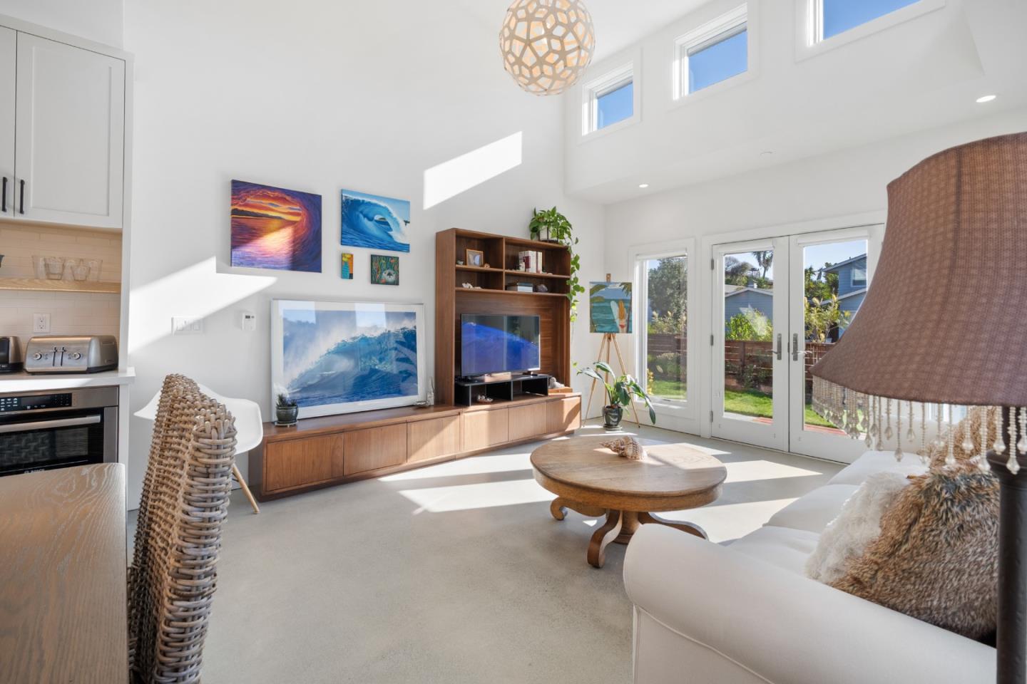 Detail Gallery Image 18 of 56 For 239 Beach St, Moss Beach,  CA 94038 - 3 Beds | 3 Baths