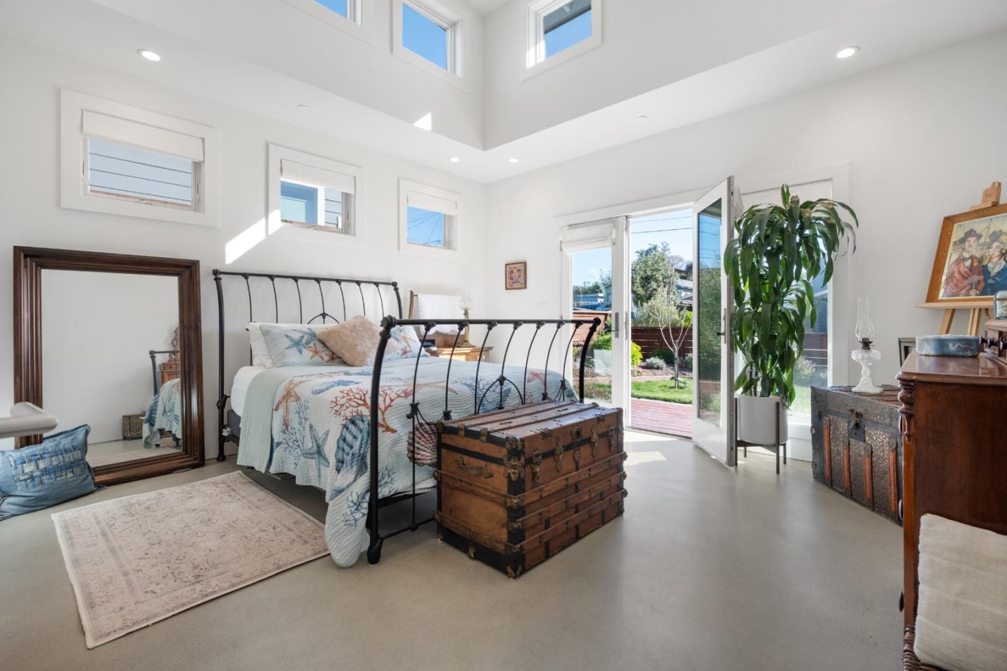 Detail Gallery Image 21 of 56 For 239 Beach St, Moss Beach,  CA 94038 - 3 Beds | 3 Baths