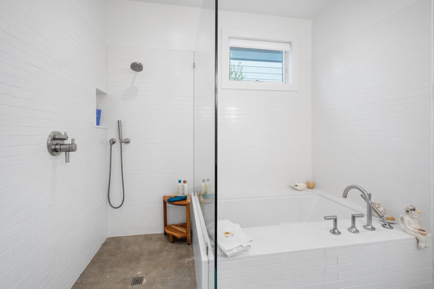 Detail Gallery Image 24 of 56 For 239 Beach St, Moss Beach,  CA 94038 - 3 Beds | 3 Baths