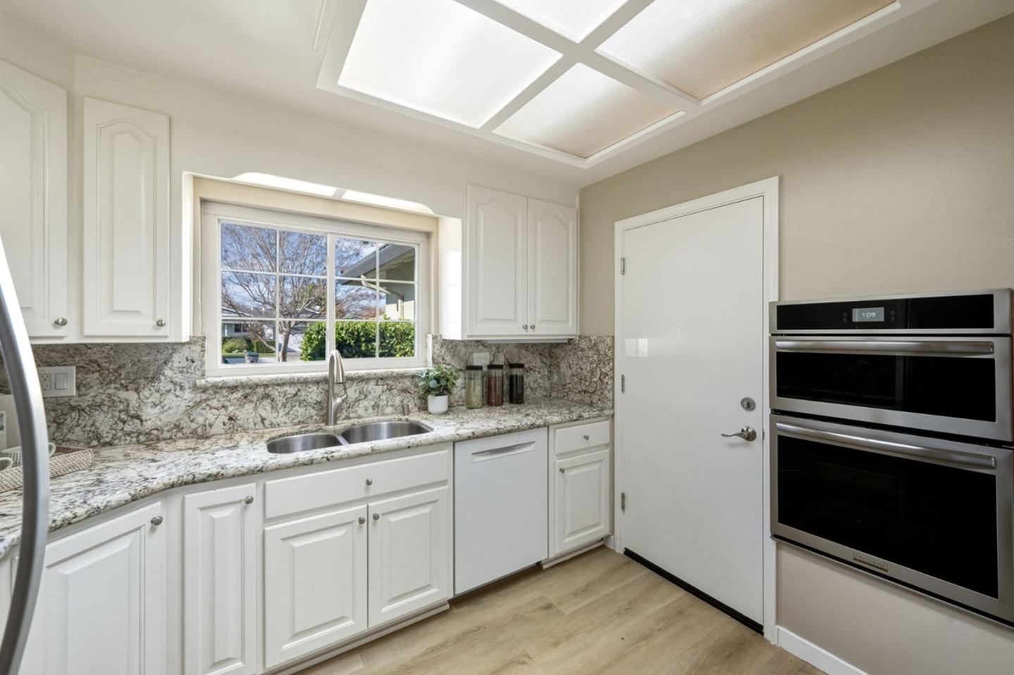 Detail Gallery Image 10 of 40 For 988 Daffodil Way, San Jose,  CA 95117 - 5 Beds | 2 Baths