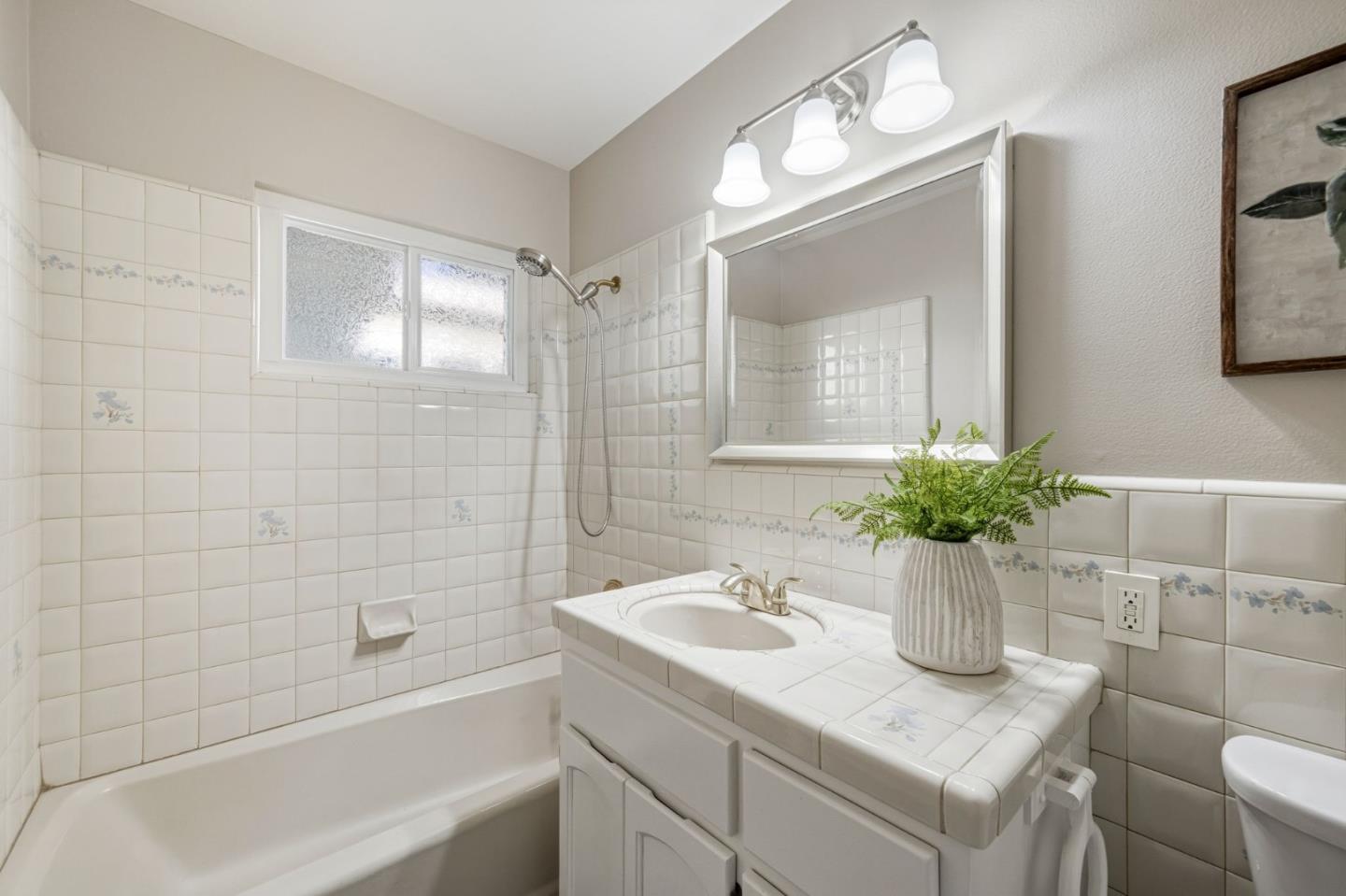 Detail Gallery Image 19 of 40 For 988 Daffodil Way, San Jose,  CA 95117 - 5 Beds | 2 Baths