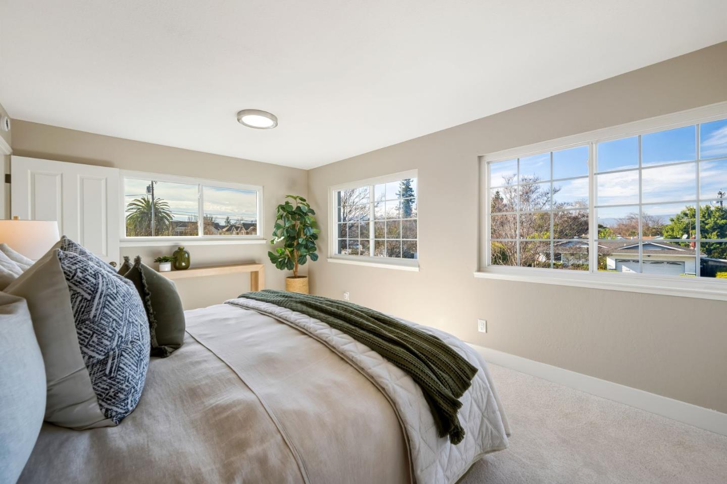 Detail Gallery Image 25 of 40 For 988 Daffodil Way, San Jose,  CA 95117 - 5 Beds | 2 Baths