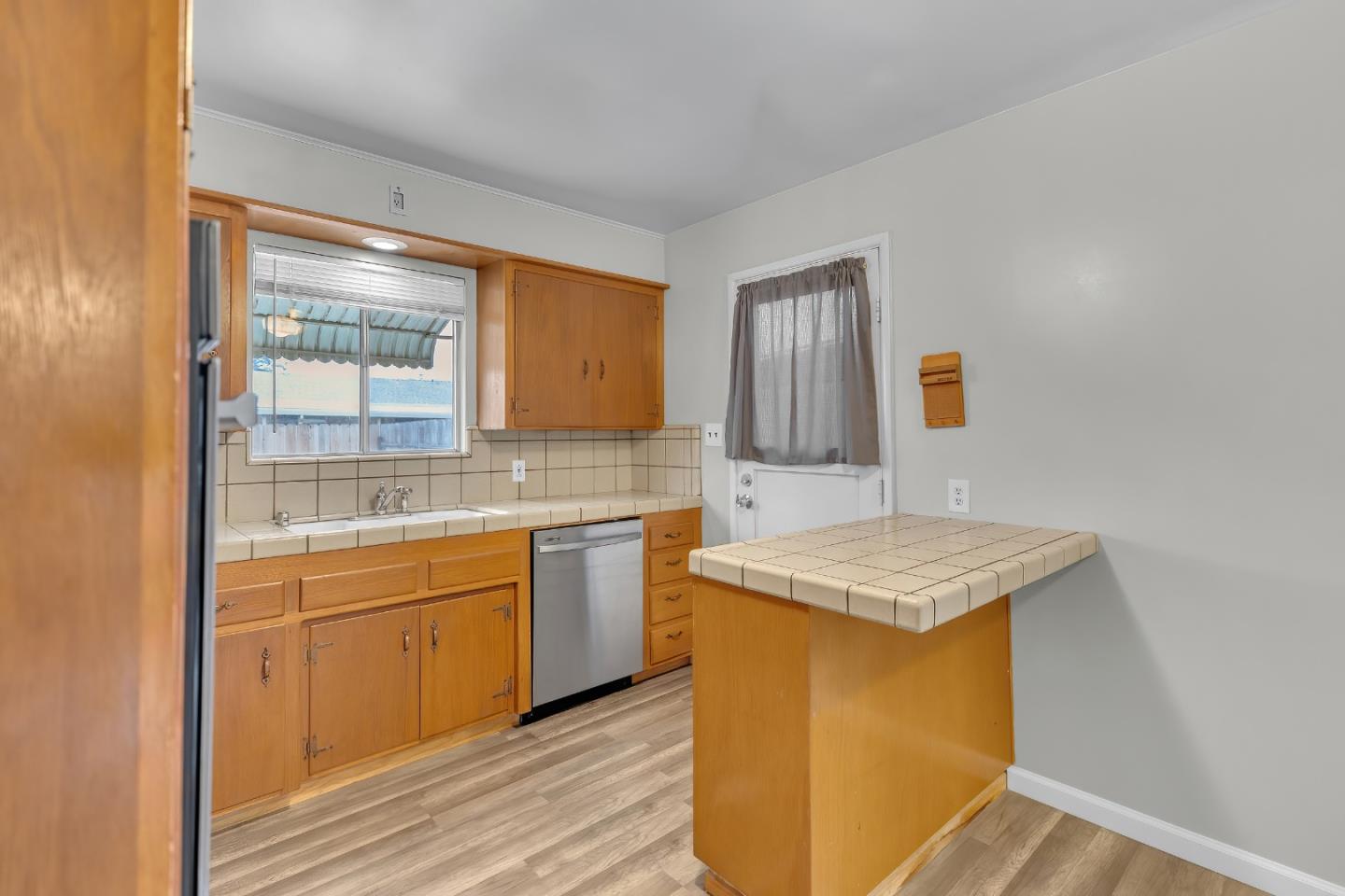 Detail Gallery Image 9 of 30 For 2733 10th Ave, Merced,  CA 95340 - 3 Beds | 2 Baths