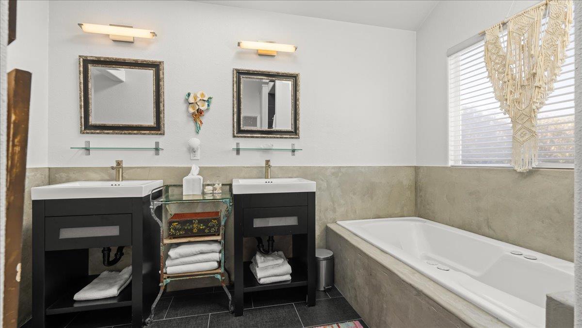 Detail Gallery Image 13 of 22 For 108/811 Clark/Pelton, Santa Cruz,  CA 95060 - 4 Beds | 3 Baths