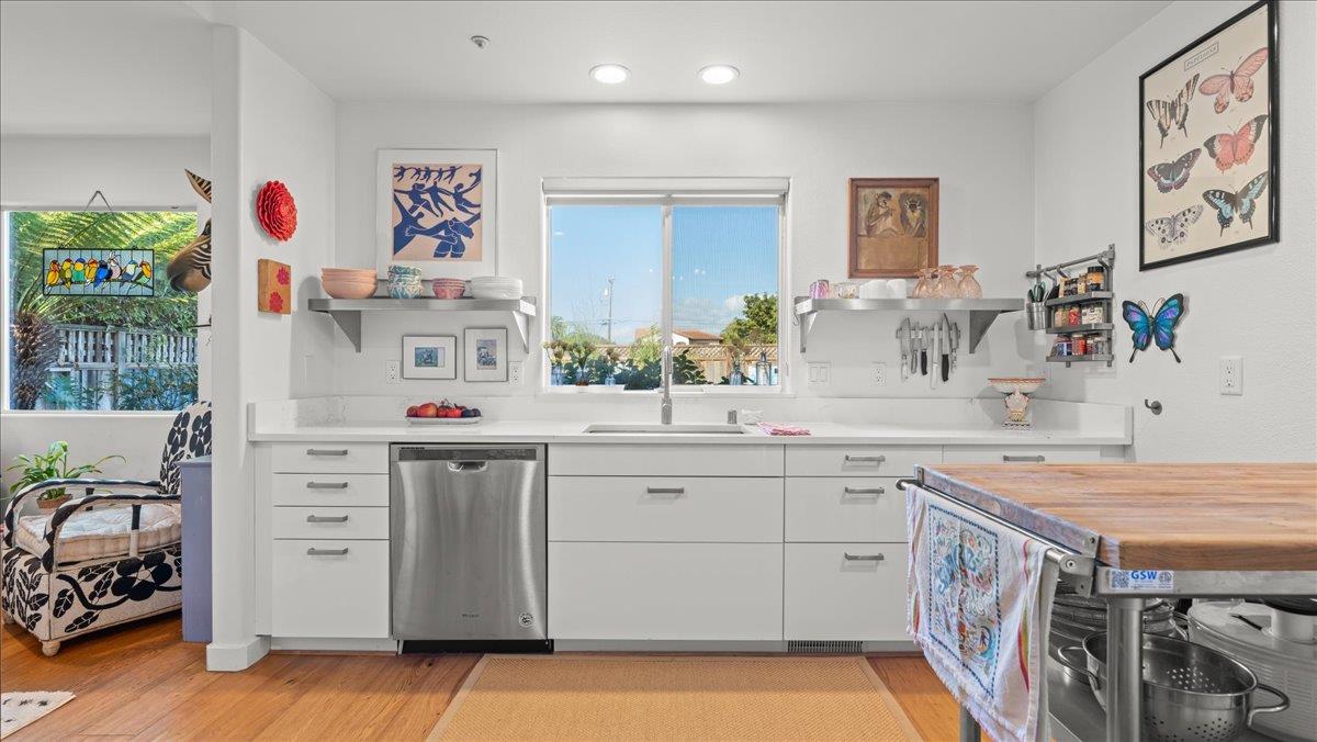 Detail Gallery Image 8 of 22 For 108/811 Clark/Pelton, Santa Cruz,  CA 95060 - 4 Beds | 3 Baths