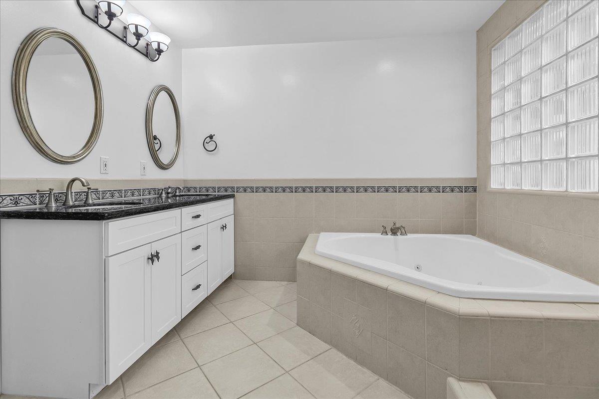 Detail Gallery Image 22 of 34 For 860 Sunset Dr, Pacific Grove,  CA 93950 - 3 Beds | 2 Baths