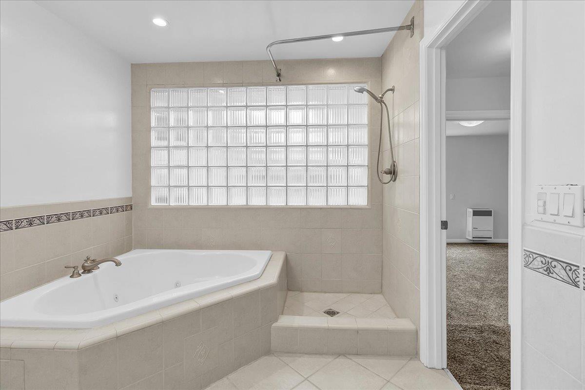 Detail Gallery Image 23 of 34 For 860 Sunset Dr, Pacific Grove,  CA 93950 - 3 Beds | 2 Baths