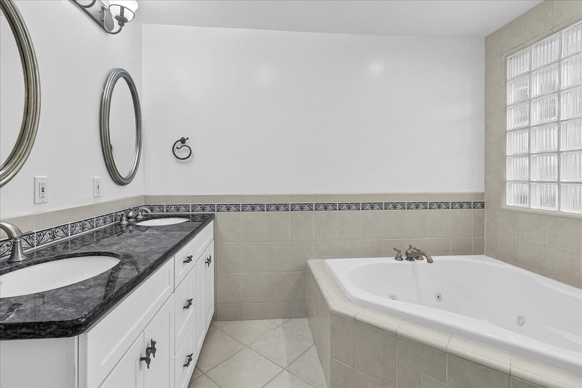 Detail Gallery Image 24 of 34 For 860 Sunset Dr, Pacific Grove,  CA 93950 - 3 Beds | 2 Baths