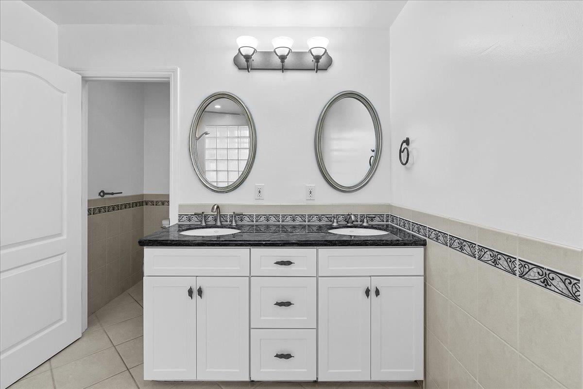 Detail Gallery Image 25 of 34 For 860 Sunset Dr, Pacific Grove,  CA 93950 - 3 Beds | 2 Baths