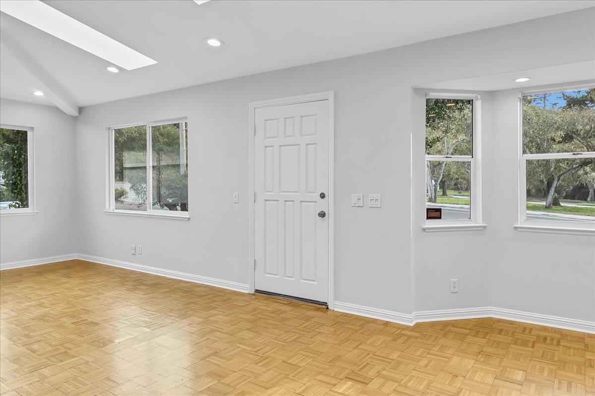 Detail Gallery Image 4 of 34 For 860 Sunset Dr, Pacific Grove,  CA 93950 - 3 Beds | 2 Baths