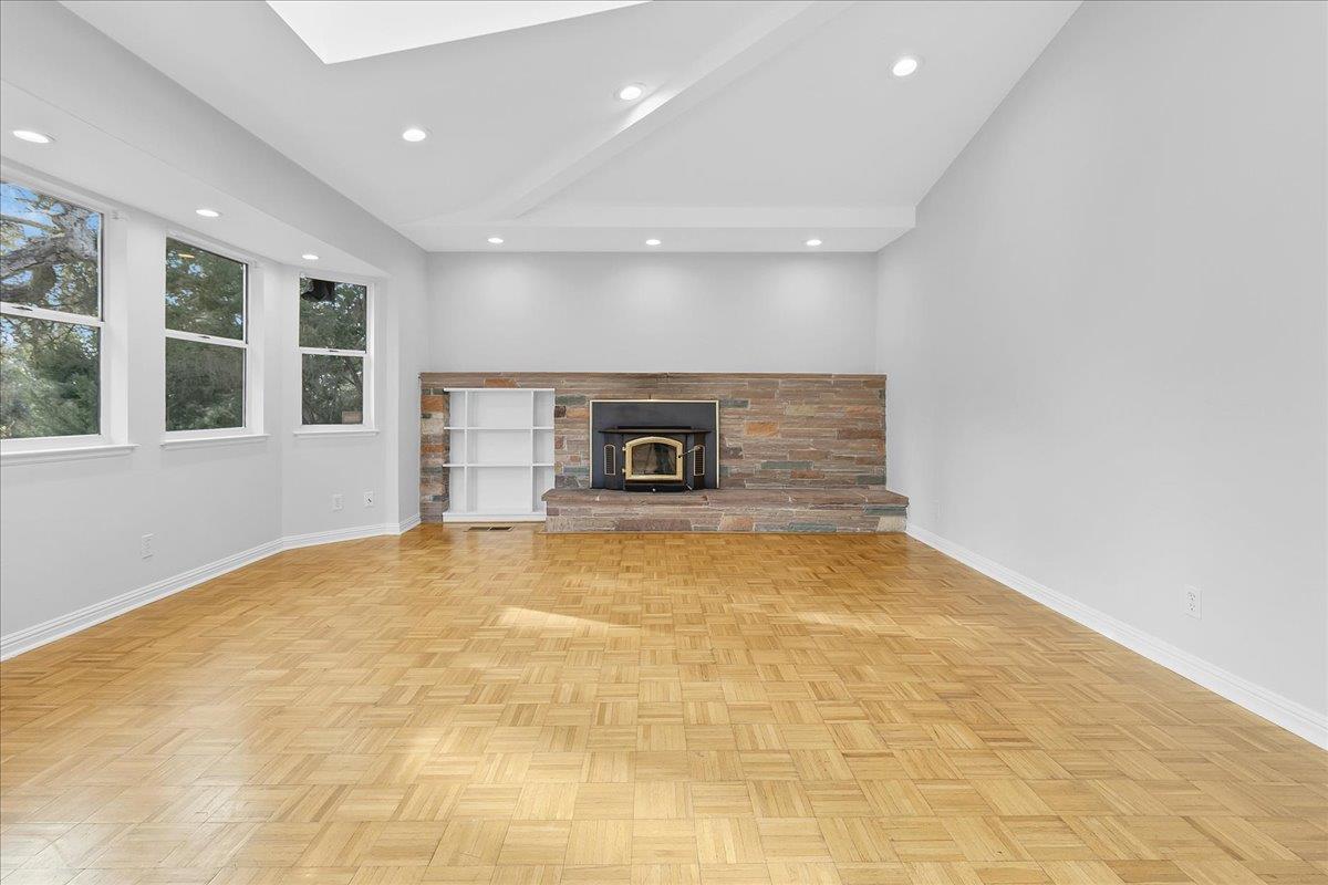 Detail Gallery Image 5 of 34 For 860 Sunset Dr, Pacific Grove,  CA 93950 - 3 Beds | 2 Baths