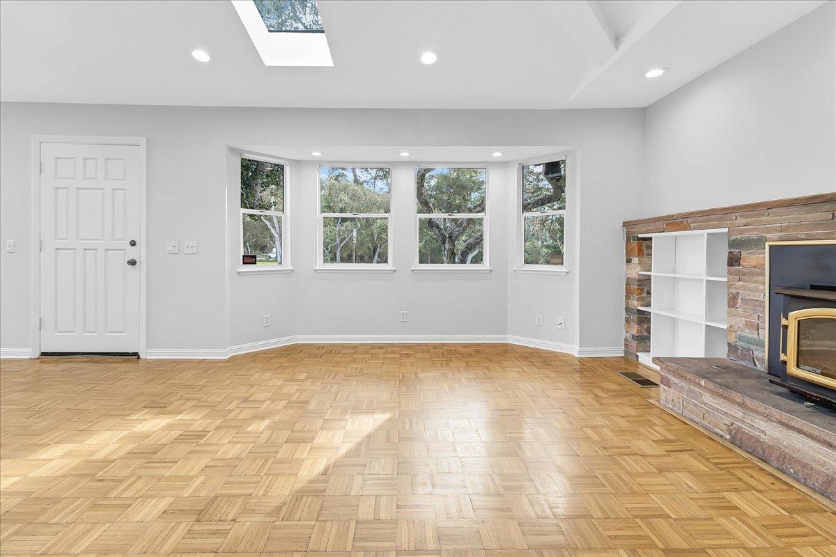 Detail Gallery Image 7 of 34 For 860 Sunset Dr, Pacific Grove,  CA 93950 - 3 Beds | 2 Baths