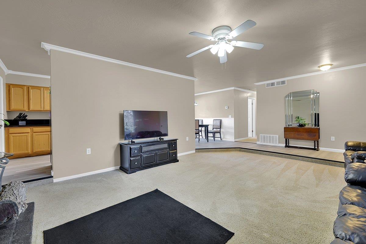 Detail Gallery Image 3 of 47 For 7307 N Roberta Way, Marysville,  CA 95901 - 3 Beds | 2 Baths