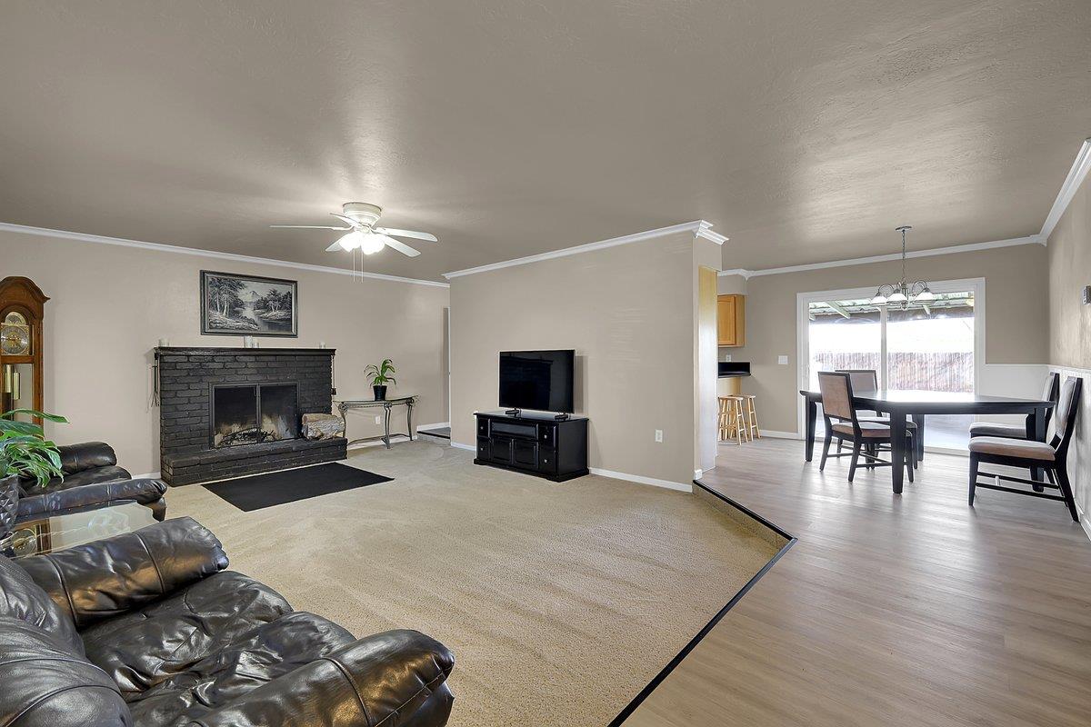 Detail Gallery Image 5 of 47 For 7307 N Roberta Way, Marysville,  CA 95901 - 3 Beds | 2 Baths