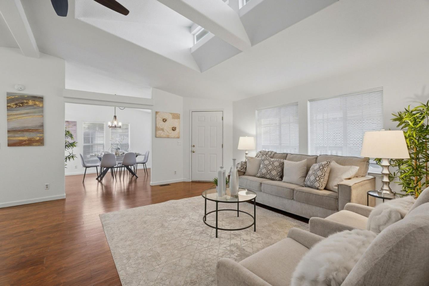 Front Image Thumbnail for ML82032597