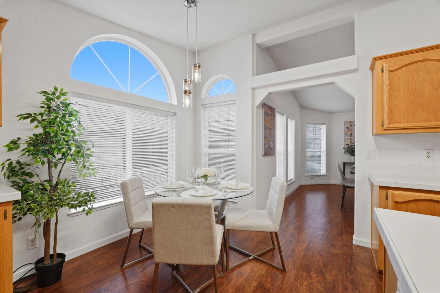 Detail Gallery Image 6 of 45 For 1085 Tasman Dr #400,  Sunnyvale,  CA 94089 - 3 Beds | 2 Baths