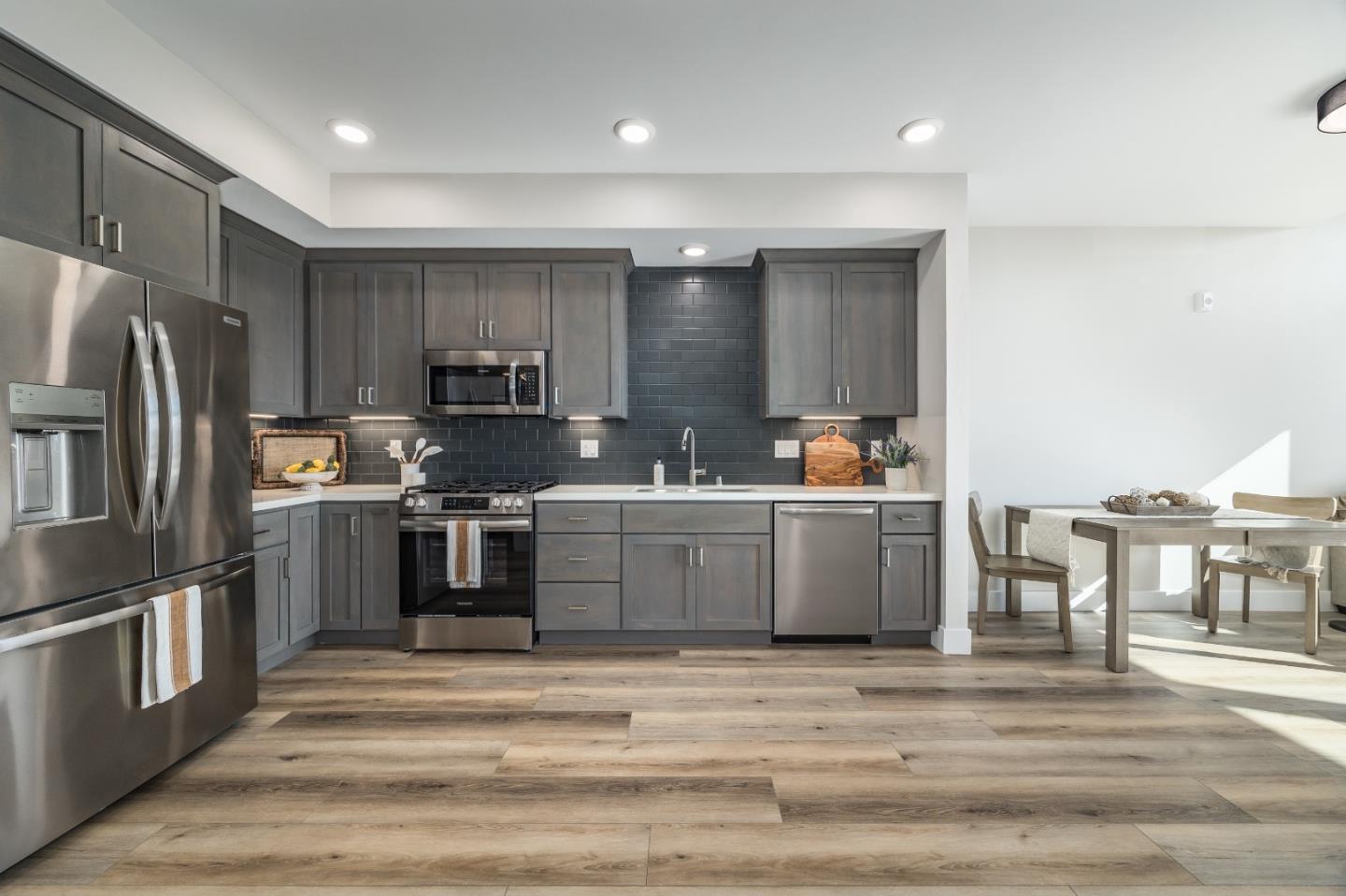 Detail Gallery Image 3 of 29 For 111 Aptos Village Way #1,  Aptos,  CA 95003 - 2 Beds | 2/1 Baths