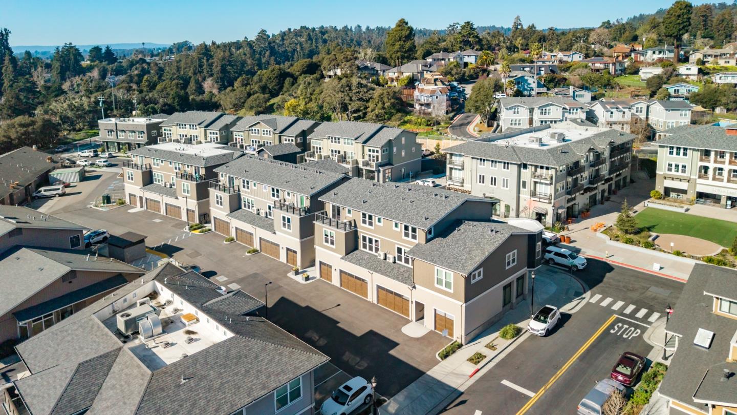 Detail Gallery Image 35 of 38 For 111 Aptos Village Way #2,  Aptos,  CA 95003 - 3 Beds | 3 Baths