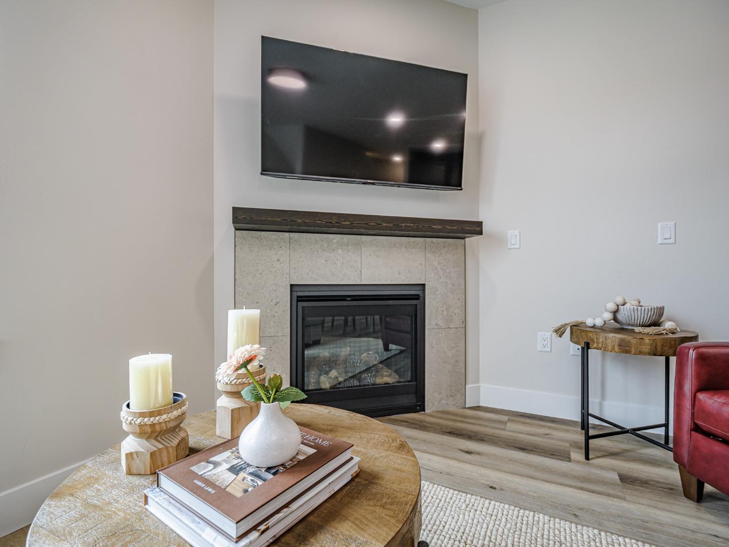 Detail Gallery Image 5 of 38 For 111 Aptos Village Way #2,  Aptos,  CA 95003 - 3 Beds | 3 Baths