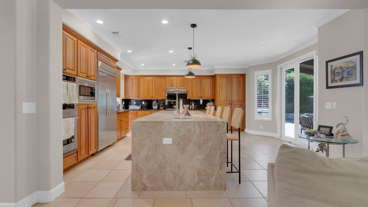 Detail Gallery Image 10 of 24 For 7115 Lahinch Dr, Gilroy,  CA 95020 - 5 Beds | 3/1 Baths