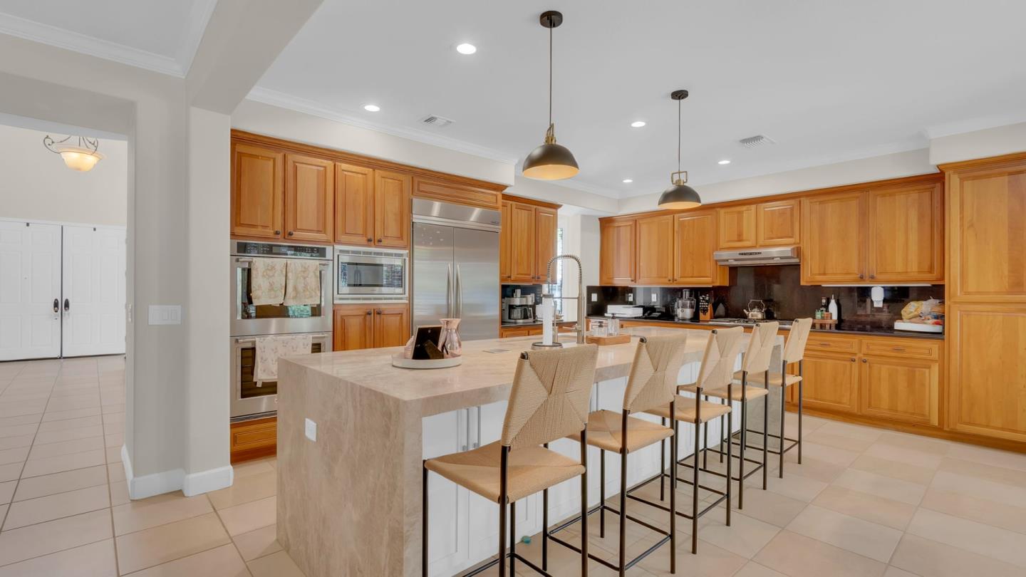 Detail Gallery Image 11 of 24 For 7115 Lahinch Dr, Gilroy,  CA 95020 - 5 Beds | 3/1 Baths