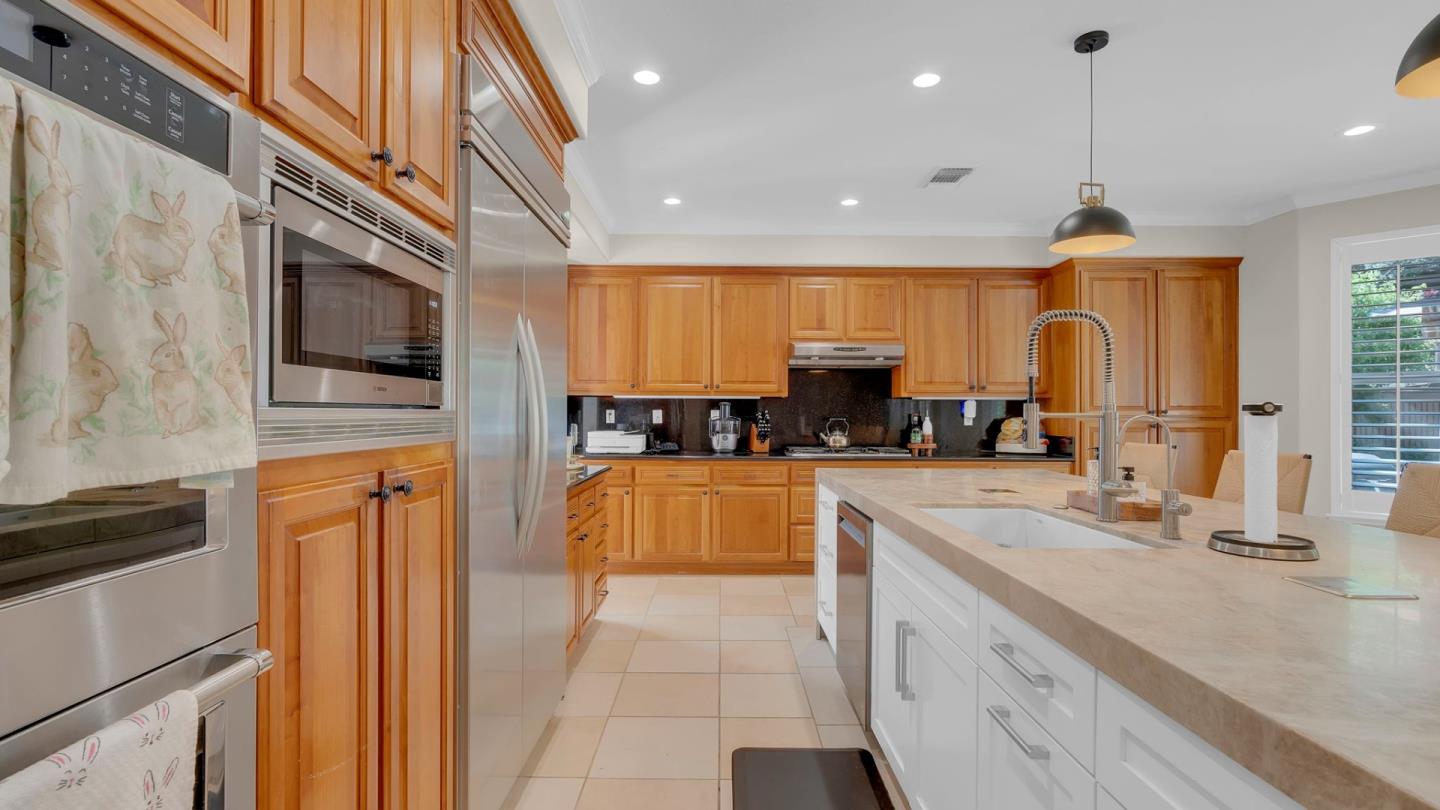 Detail Gallery Image 12 of 24 For 7115 Lahinch Dr, Gilroy,  CA 95020 - 5 Beds | 3/1 Baths