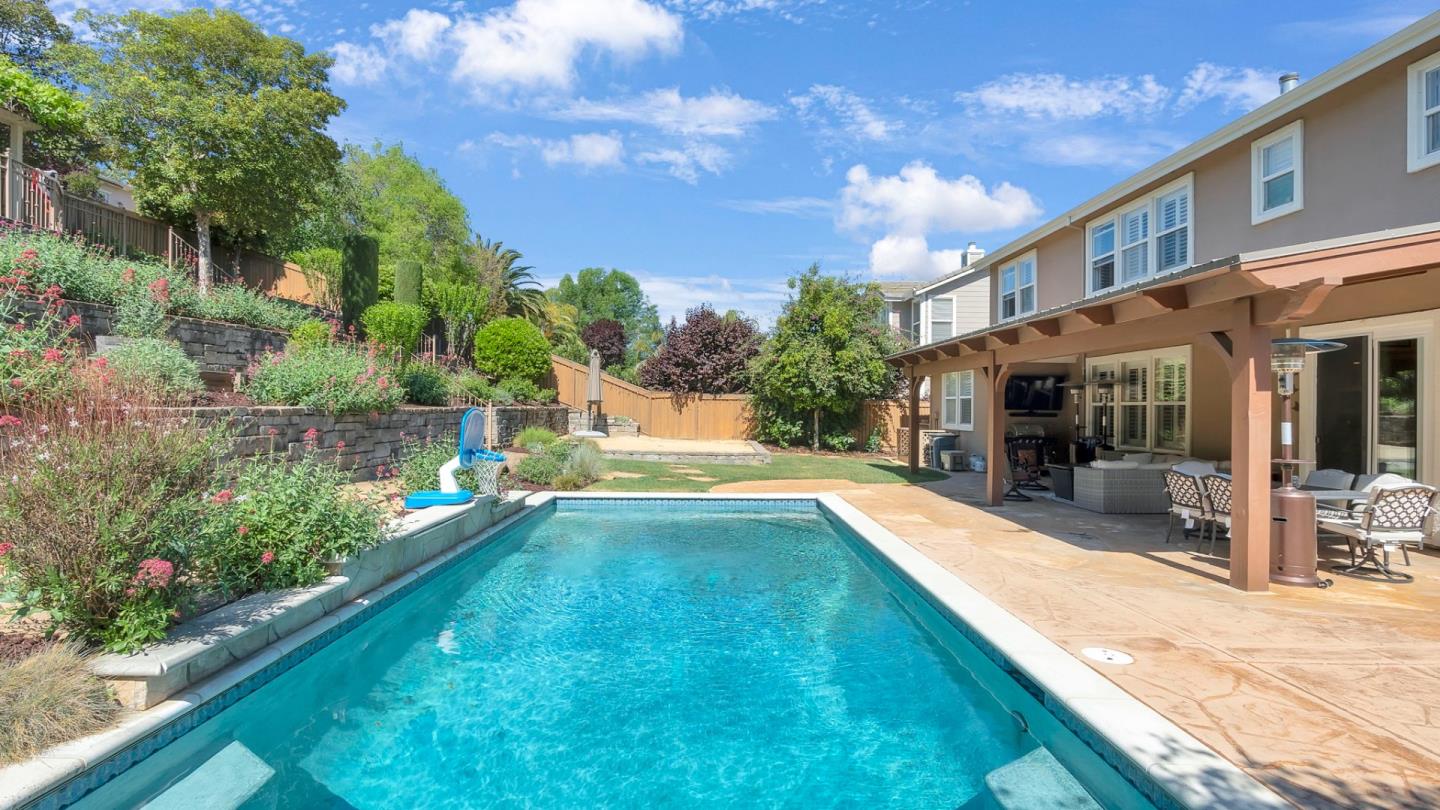 Detail Gallery Image 19 of 24 For 7115 Lahinch Dr, Gilroy,  CA 95020 - 5 Beds | 3/1 Baths