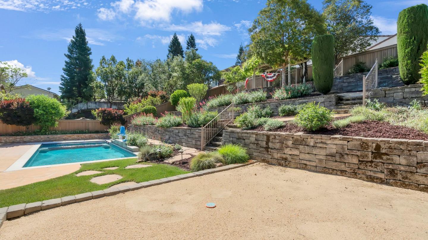 Detail Gallery Image 20 of 24 For 7115 Lahinch Dr, Gilroy,  CA 95020 - 5 Beds | 3/1 Baths