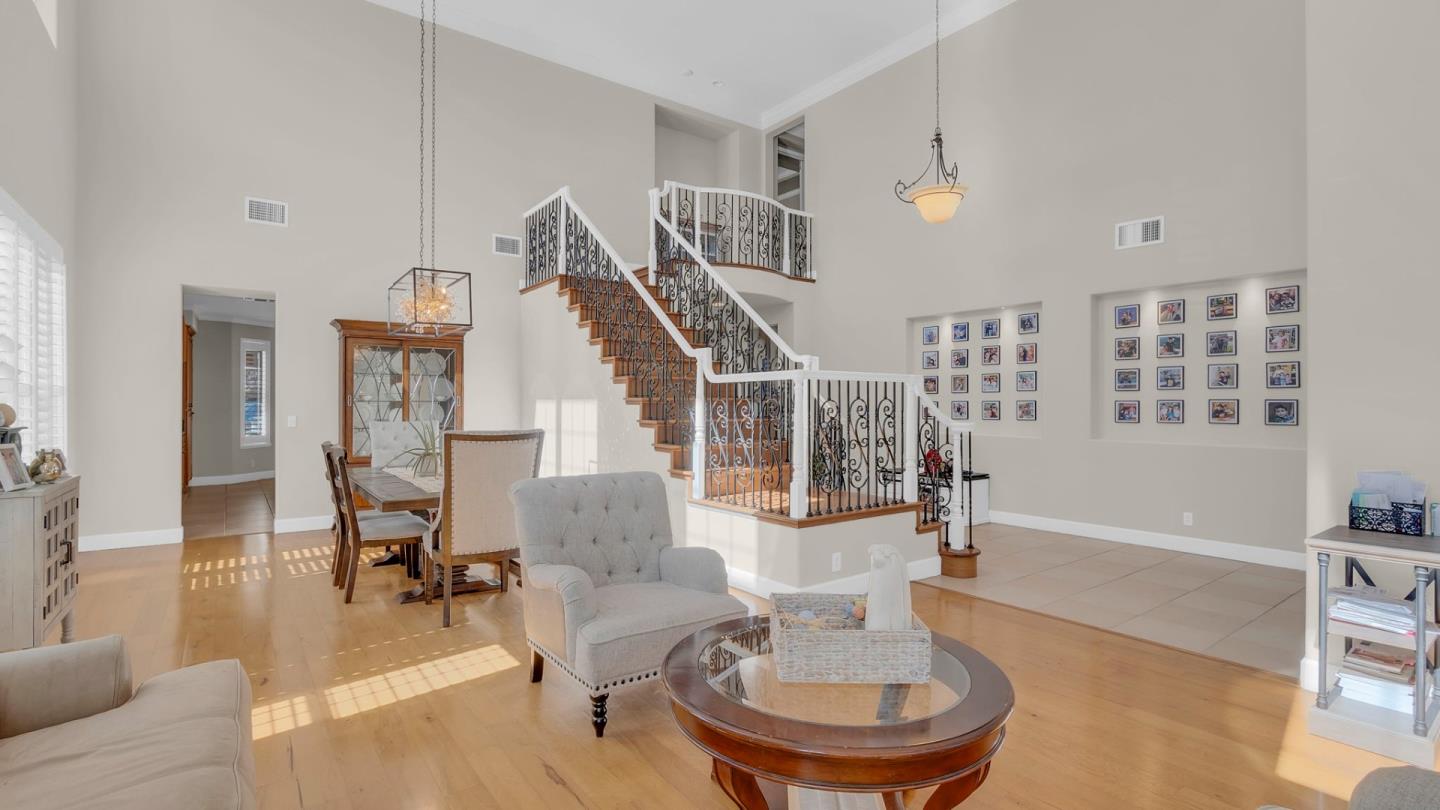 Detail Gallery Image 6 of 24 For 7115 Lahinch Dr, Gilroy,  CA 95020 - 5 Beds | 3/1 Baths