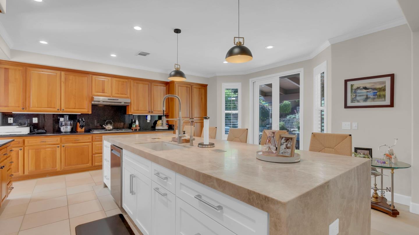 Detail Gallery Image 9 of 24 For 7115 Lahinch Dr, Gilroy,  CA 95020 - 5 Beds | 3/1 Baths