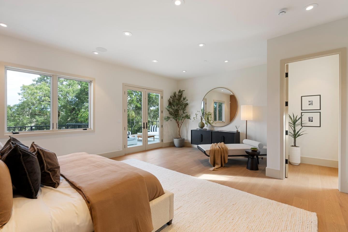 Detail Gallery Image 22 of 62 For 1215 La Cumbre, Hillsborough,  CA 94010 - 8 Beds | 7/1 Baths