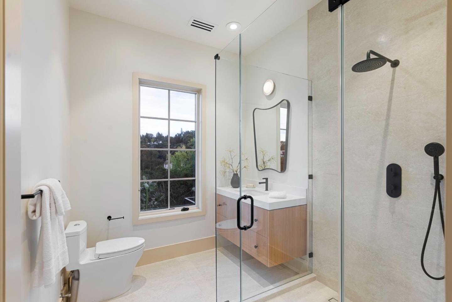 Detail Gallery Image 32 of 62 For 1215 La Cumbre, Hillsborough,  CA 94010 - 8 Beds | 7/1 Baths