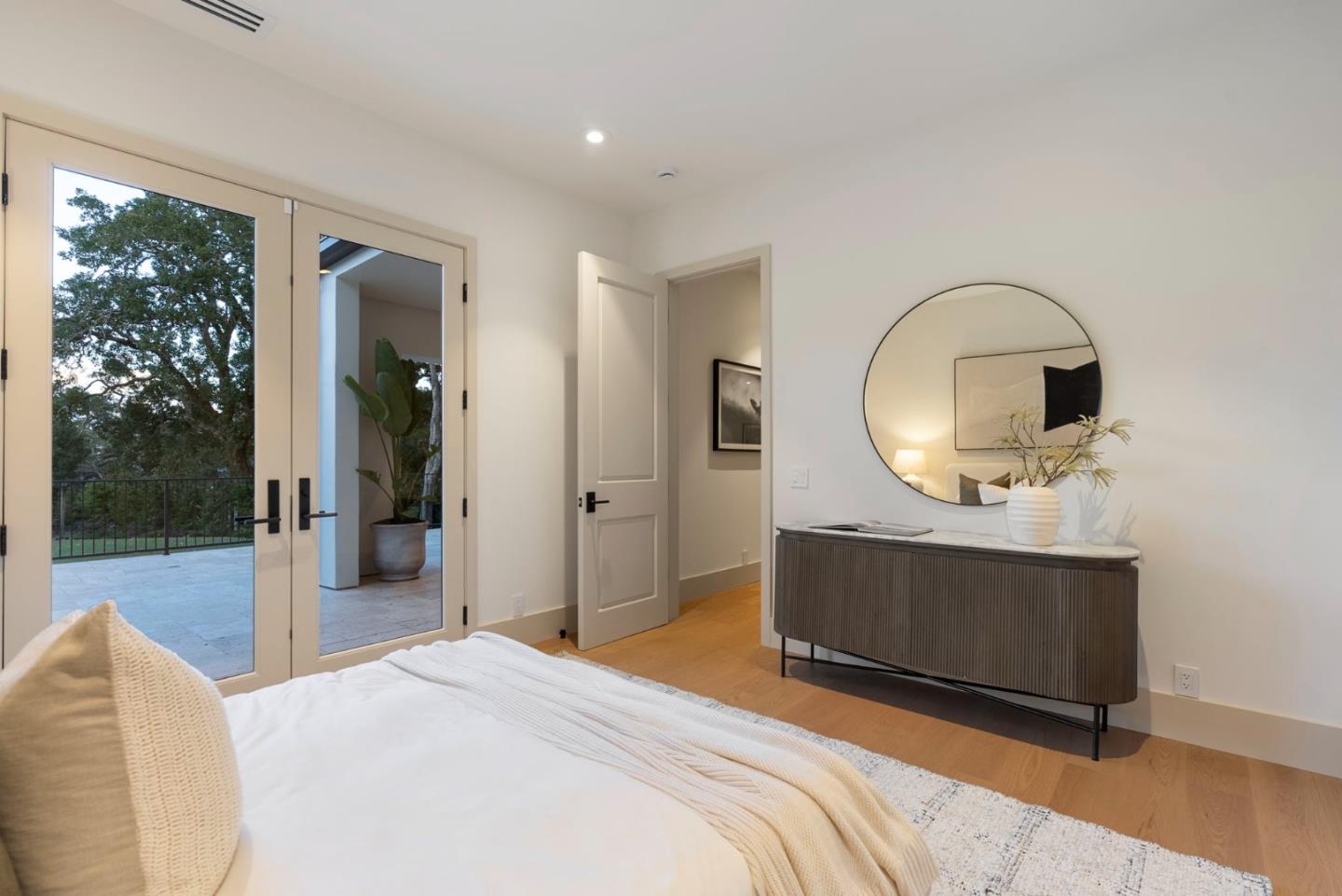 Detail Gallery Image 37 of 62 For 1215 La Cumbre, Hillsborough,  CA 94010 - 8 Beds | 7/1 Baths