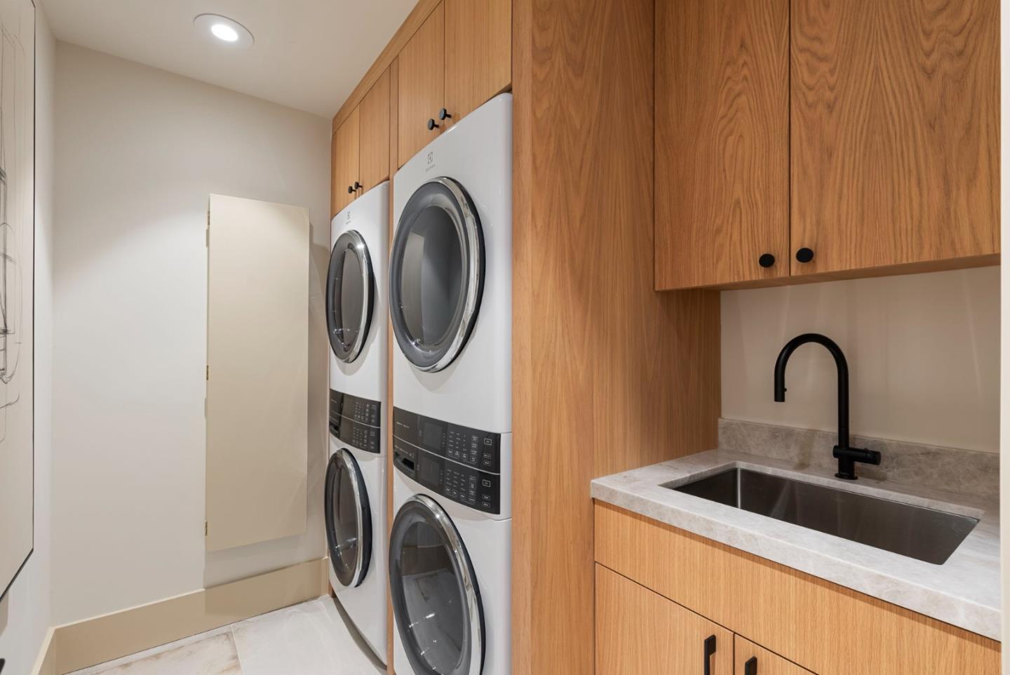 Detail Gallery Image 41 of 62 For 1215 La Cumbre, Hillsborough,  CA 94010 - 8 Beds | 7/1 Baths