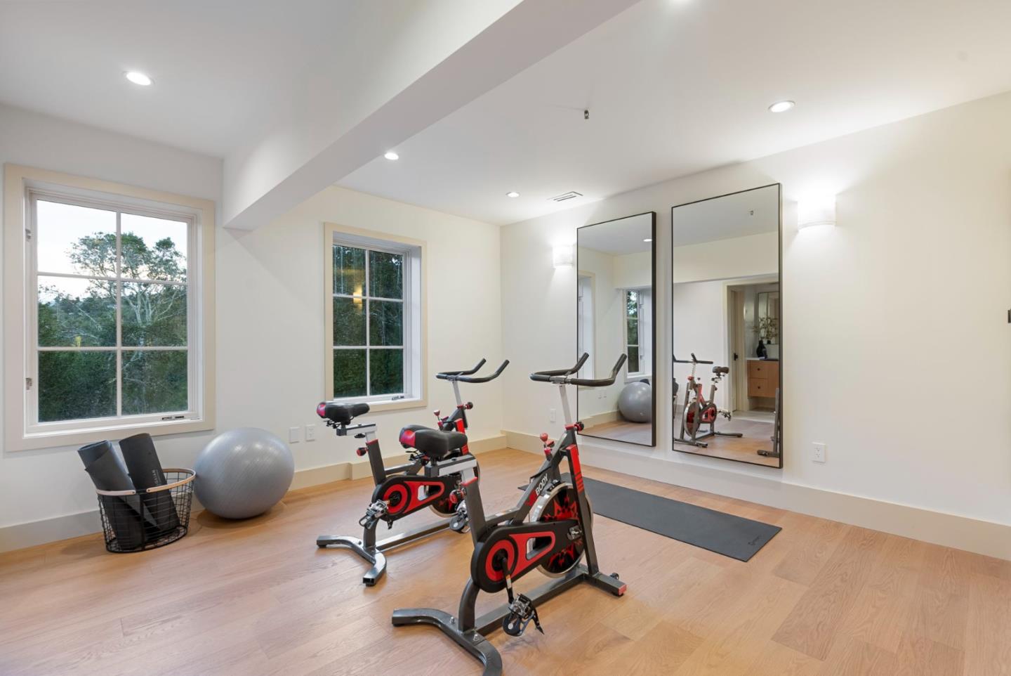 Detail Gallery Image 44 of 62 For 1215 La Cumbre, Hillsborough,  CA 94010 - 8 Beds | 7/1 Baths