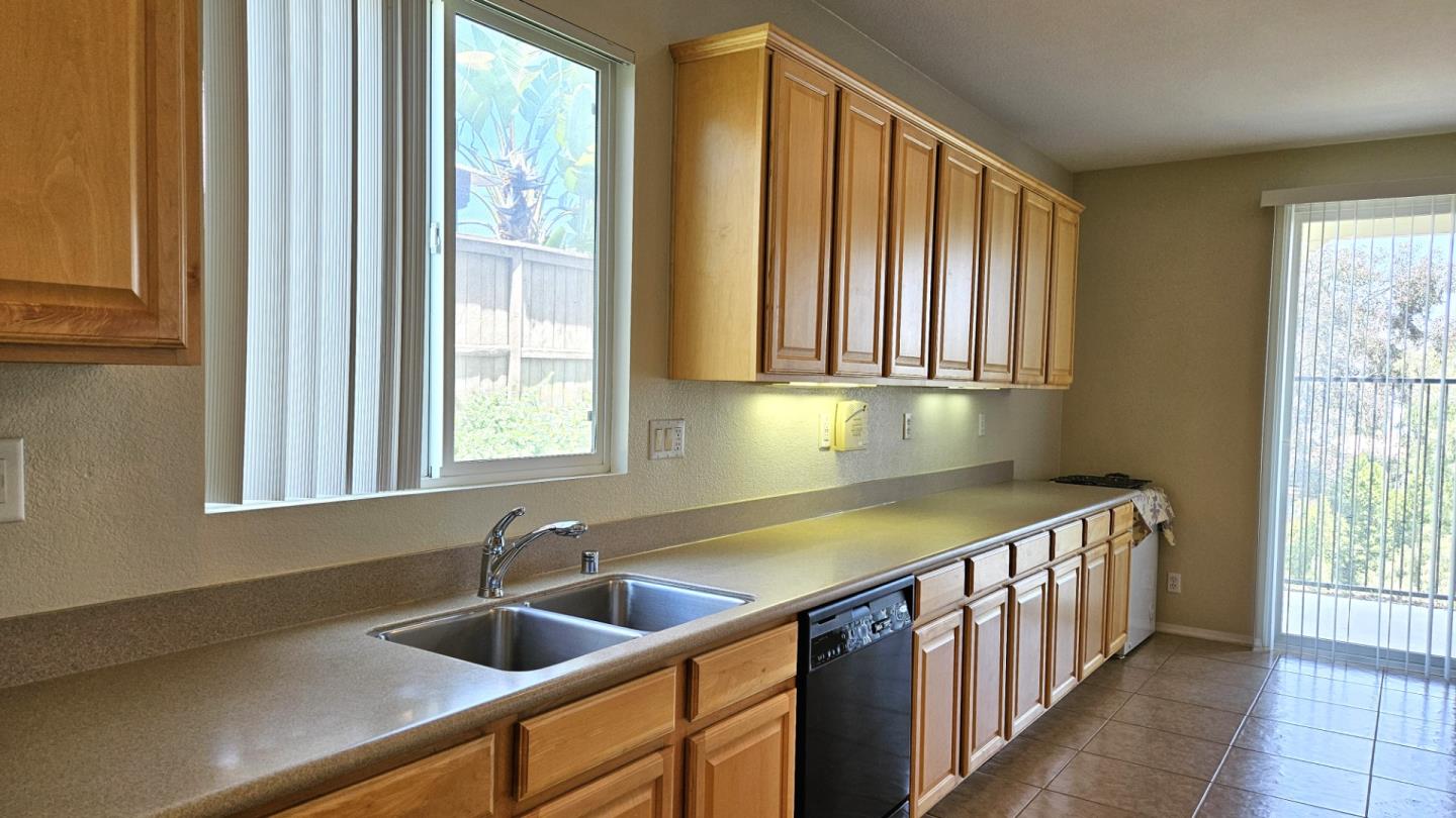 Detail Gallery Image 18 of 22 For 13416 Silver Stirrup Dr, Corona,  CA 92883 - 5 Beds | 2/1 Baths