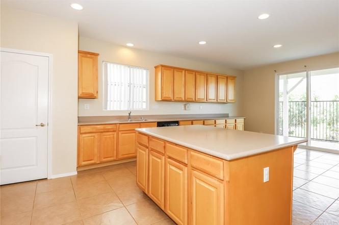 Detail Gallery Image 2 of 22 For 13416 Silver Stirrup Dr, Corona,  CA 92883 - 5 Beds | 2/1 Baths