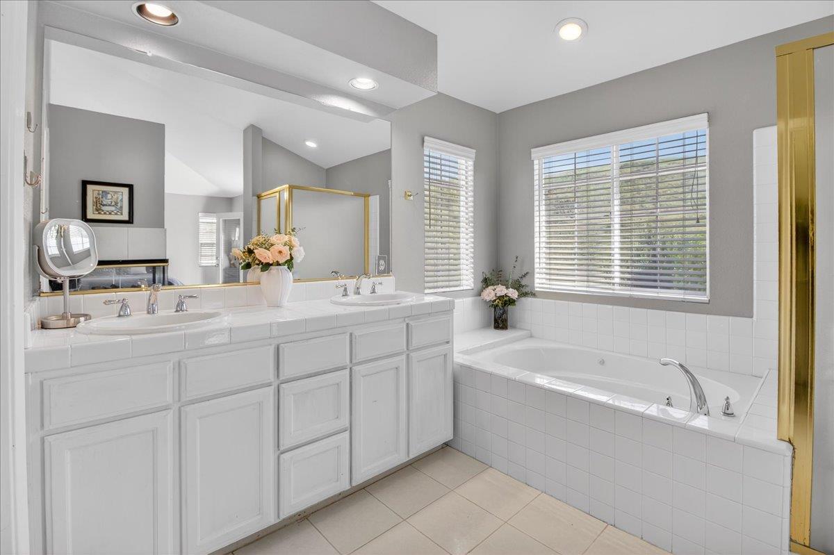 Detail Gallery Image 12 of 20 For 26419 Honor Ln, Salinas,  CA 93908 - 3 Beds | 2/1 Baths