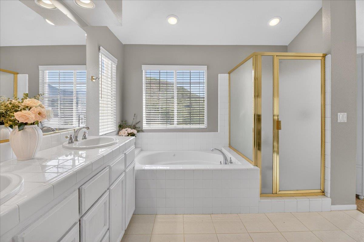 Detail Gallery Image 13 of 20 For 26419 Honor Ln, Salinas,  CA 93908 - 3 Beds | 2/1 Baths