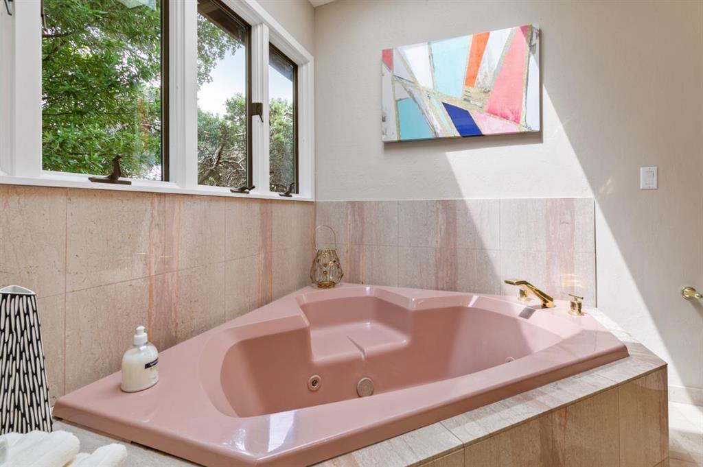 Detail Gallery Image 12 of 27 For 30 Knollcrest Rd, Hillsborough,  CA 94010 - 4 Beds | 3/1 Baths