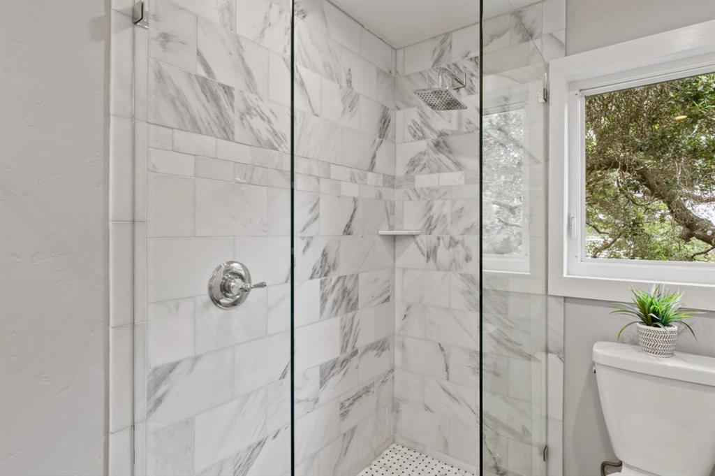 Detail Gallery Image 15 of 27 For 30 Knollcrest Rd, Hillsborough,  CA 94010 - 4 Beds | 3/1 Baths