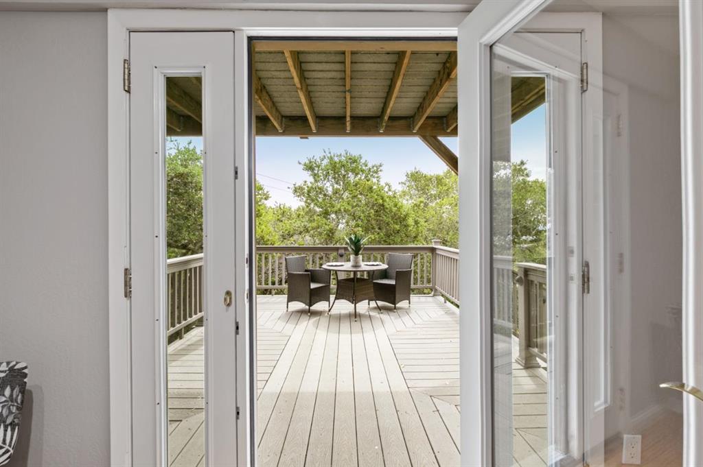 Detail Gallery Image 21 of 27 For 30 Knollcrest Rd, Hillsborough,  CA 94010 - 4 Beds | 3/1 Baths