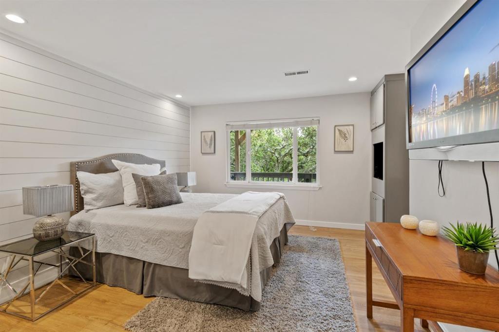 Detail Gallery Image 22 of 27 For 30 Knollcrest Rd, Hillsborough,  CA 94010 - 4 Beds | 3/1 Baths