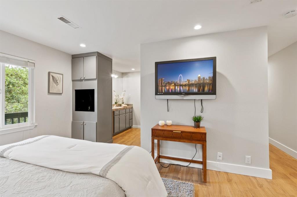 Detail Gallery Image 23 of 27 For 30 Knollcrest Rd, Hillsborough,  CA 94010 - 4 Beds | 3/1 Baths