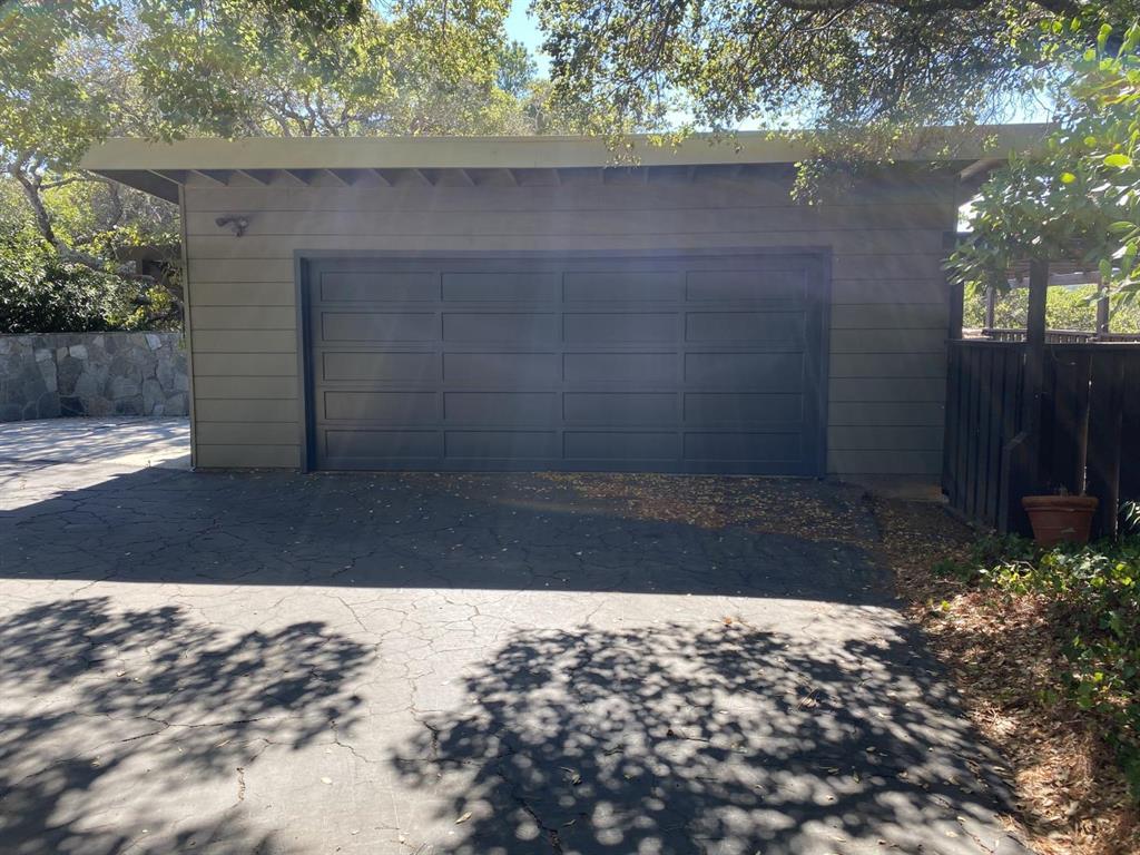 Detail Gallery Image 26 of 27 For 30 Knollcrest Rd, Hillsborough,  CA 94010 - 4 Beds | 3/1 Baths