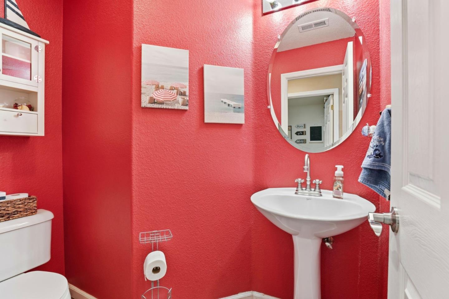 Detail Gallery Image 16 of 36 For 1744 Brentwood Ct, Hollister,  CA 95023 - 4 Beds | 2/1 Baths