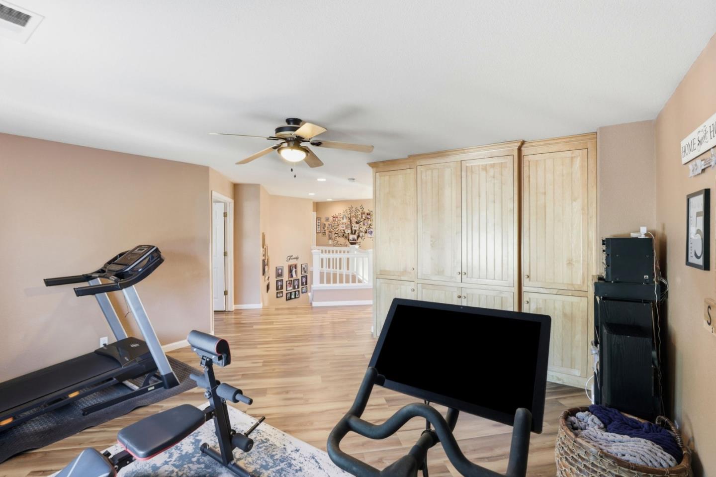 Detail Gallery Image 28 of 36 For 1744 Brentwood Ct, Hollister,  CA 95023 - 4 Beds | 2/1 Baths