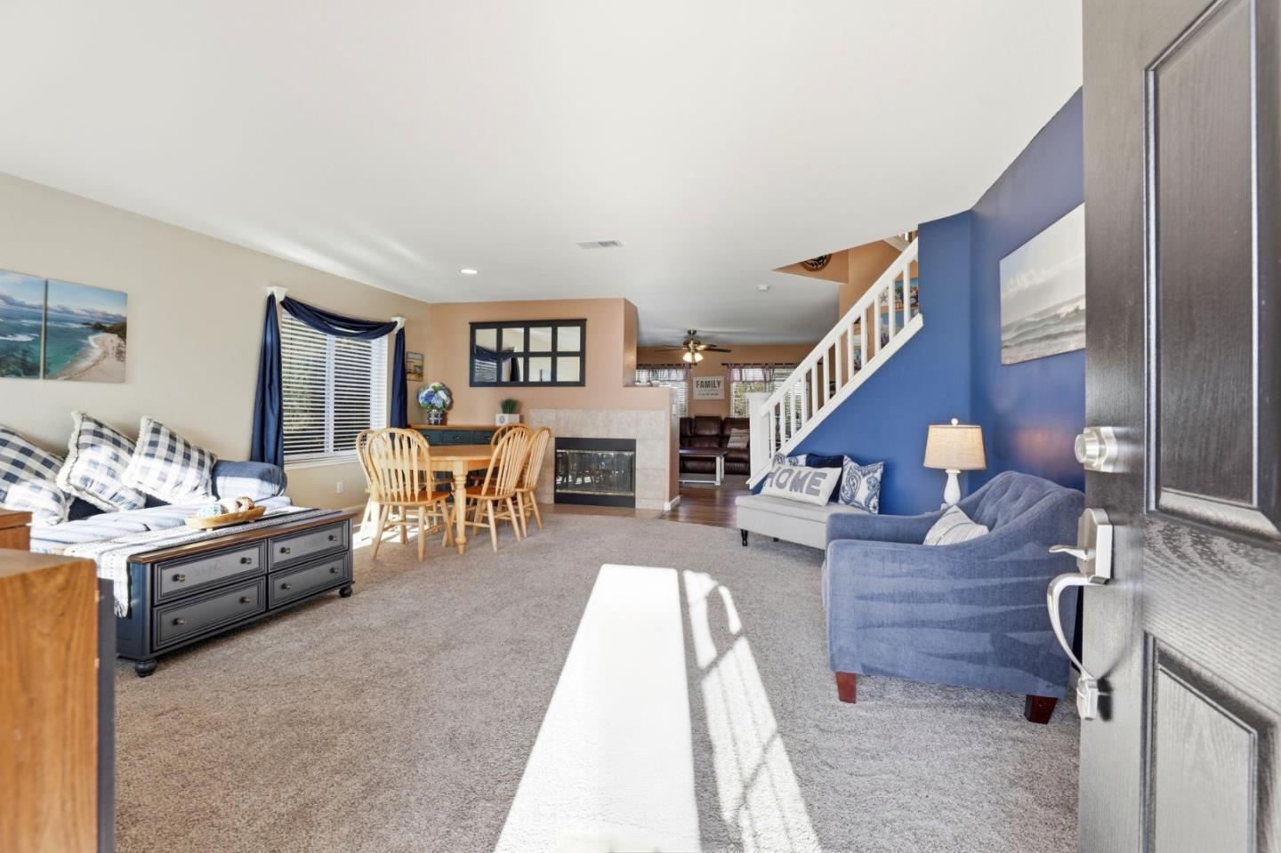 Detail Gallery Image 4 of 36 For 1744 Brentwood Ct, Hollister,  CA 95023 - 4 Beds | 2/1 Baths